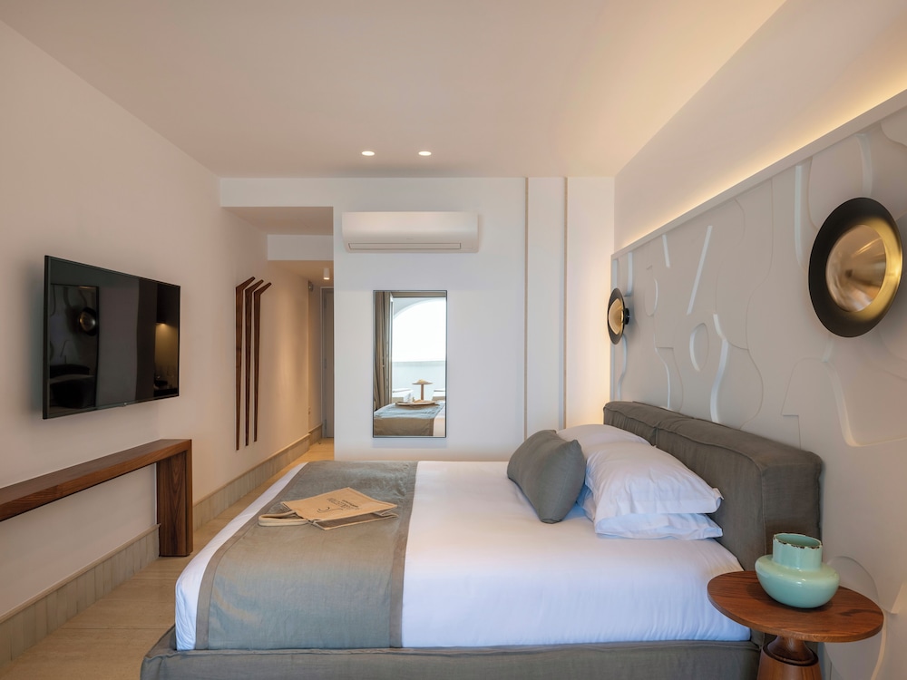 Santo Pure Oia Suites & Villas — Hotel rooms in Oia, South Aegean