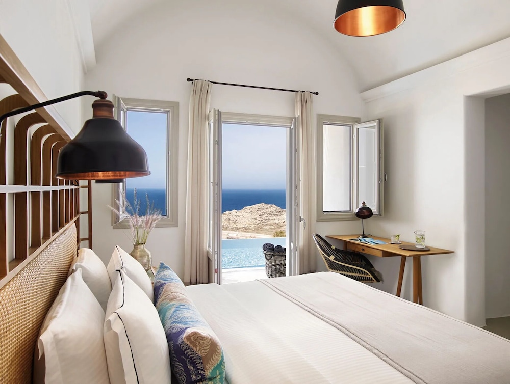 Santo Pure Oia Suites & Villas — Hotel rooms in Oia, South Aegean