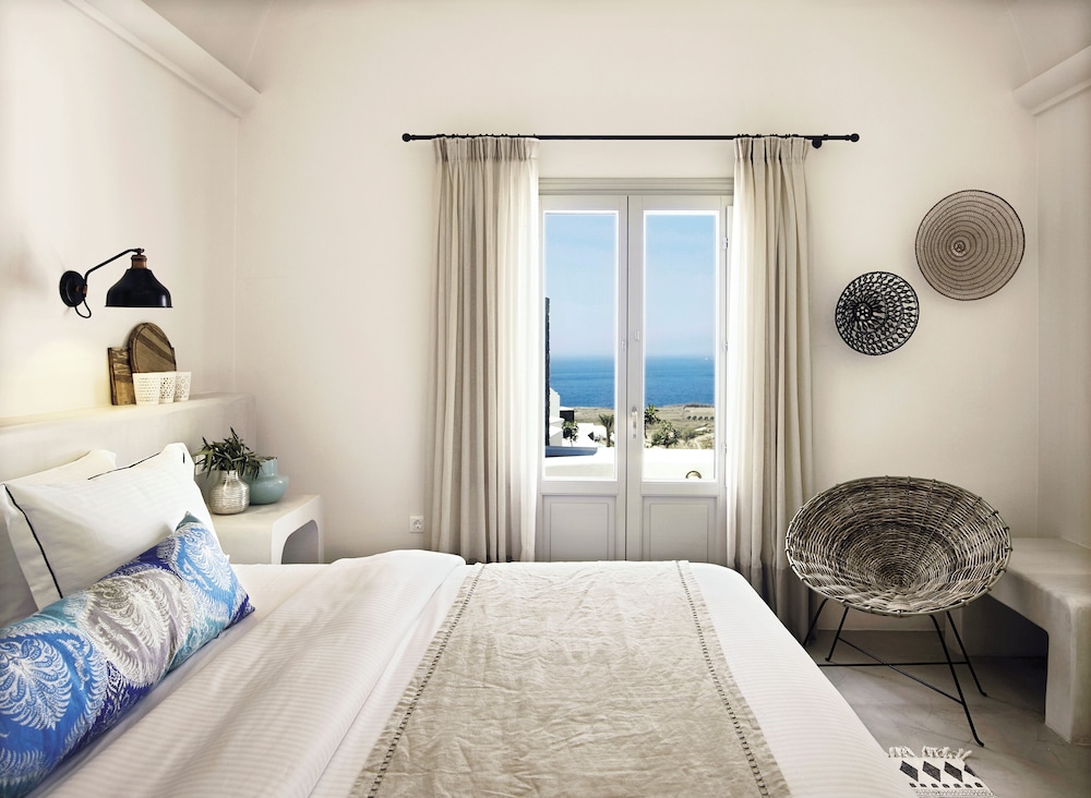Santo Pure Oia Suites & Villas — Hotel rooms in Oia, South Aegean