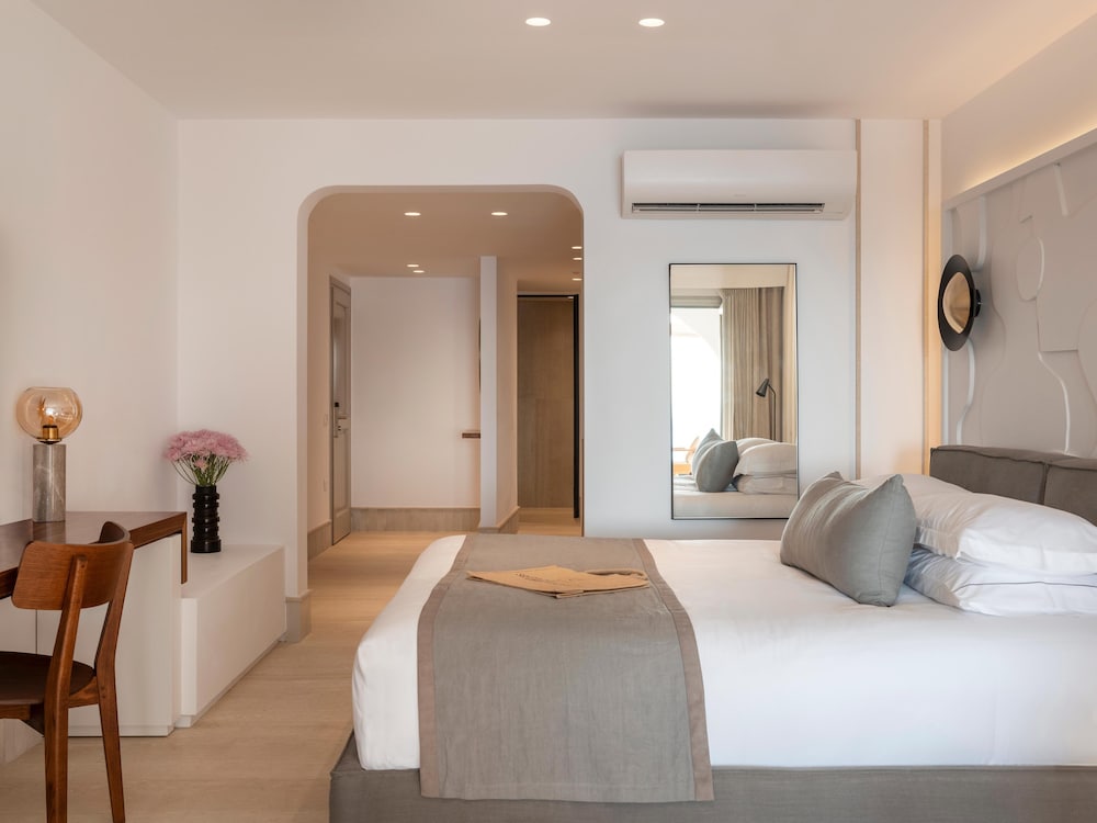 Santo Pure Oia Suites & Villas — Hotel rooms in Oia, South Aegean