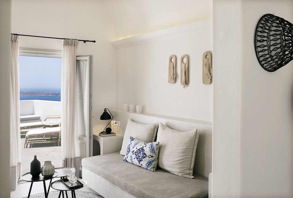 Santo Pure Oia Suites & Villas — Hotel rooms in Oia, South Aegean