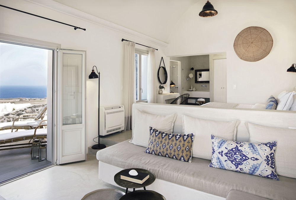 Santo Pure Oia Suites & Villas — Hotel rooms in Oia, South Aegean