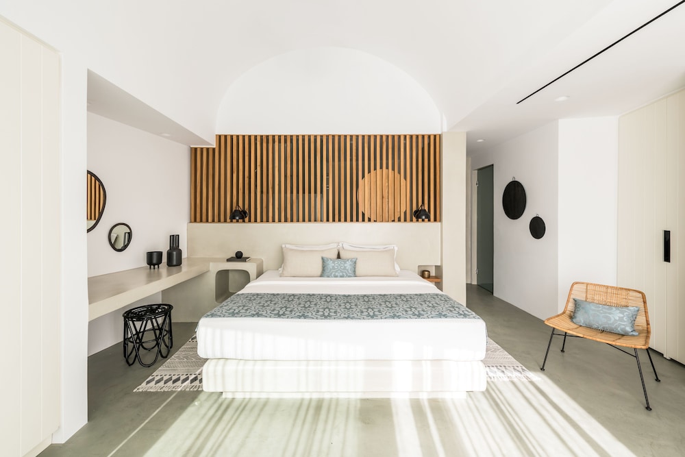 Santo Pure Oia Suites & Villas — Hotel rooms in Oia, South Aegean