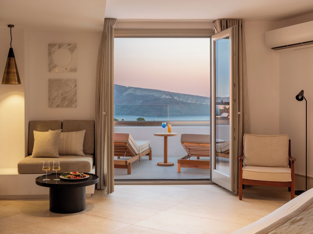 Santo Pure Oia Suites & Villas — Hotel rooms in Oia, South Aegean