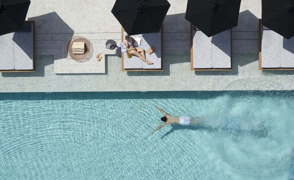 Santo Pure Oia Suites & Villas — Swimming pool in Oia, South Aegean