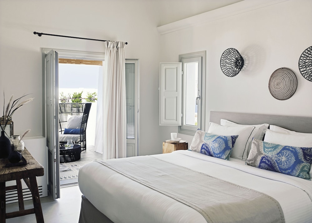 Santo Pure Oia Suites & Villas — Hotel rooms in Oia, South Aegean