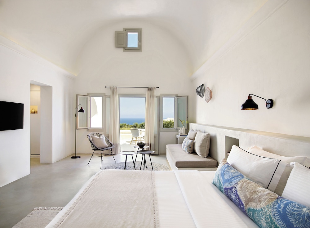 Santo Pure Oia Suites & Villas — Hotel rooms in Oia, South Aegean