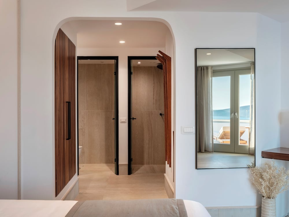 Santo Pure Oia Suites & Villas — Hotel rooms in Oia, South Aegean