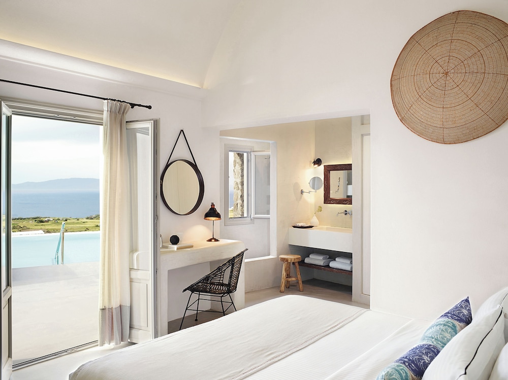 Santo Pure Oia Suites & Villas — Hotel rooms in Oia, South Aegean