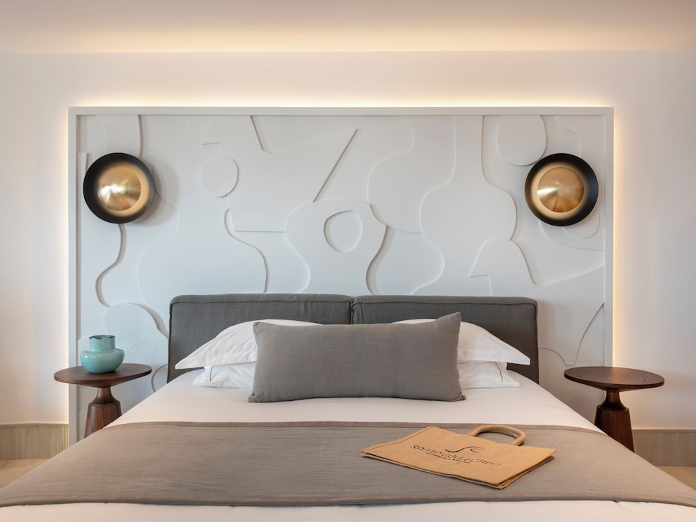 Santo Pure Oia Suites & Villas — Hotel rooms in Oia, South Aegean
