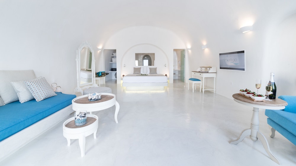 Maregio Suites — Hotel rooms in Oia, South Aegean
