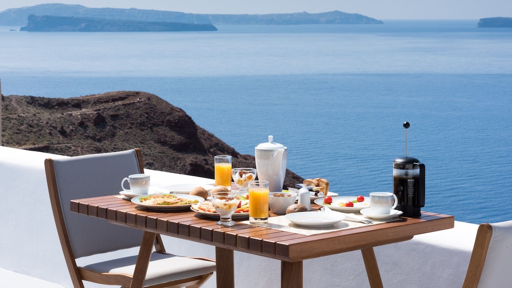 Maregio Suites — Restaurant & bars in Oia, South Aegean