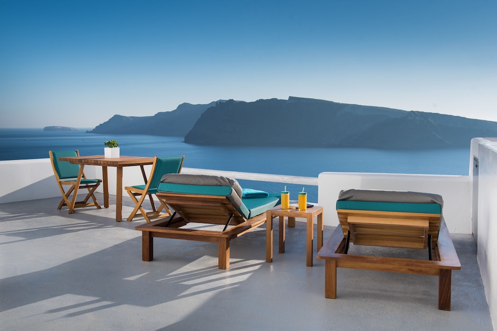Maregio Suites — Beach in Oia, South Aegean