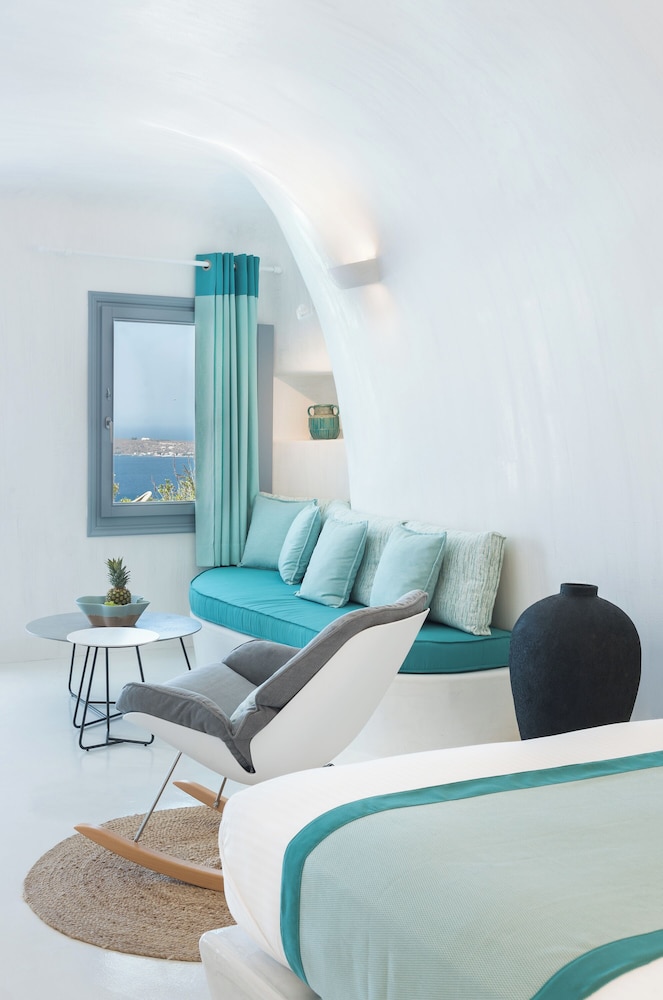 Maregio Suites — Hotel rooms in Oia, South Aegean