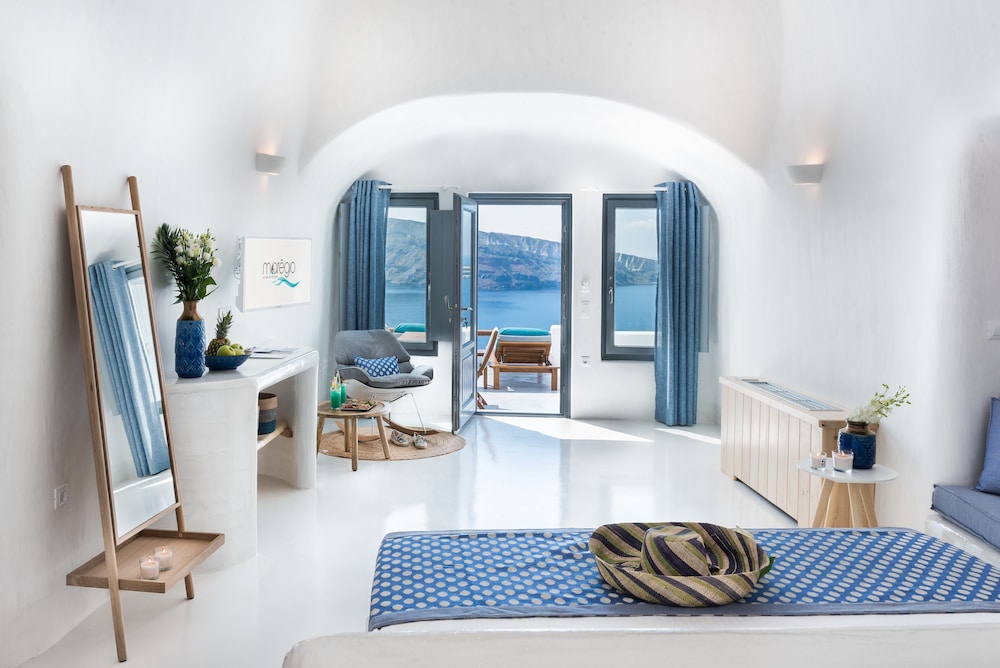 Maregio Suites — Hotel rooms in Oia, South Aegean