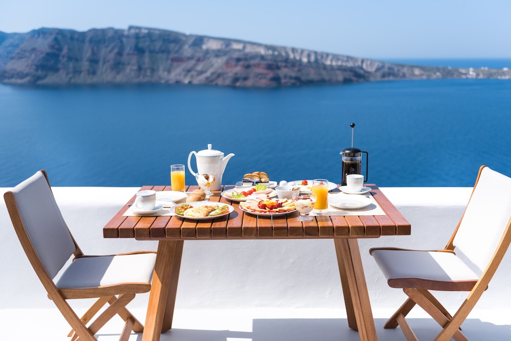 Maregio Suites — Restaurant & bars in Oia, South Aegean