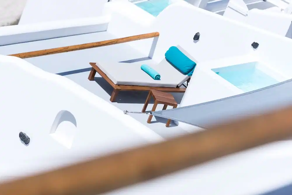 Maregio Suites — Hotel building in Oia, South Aegean