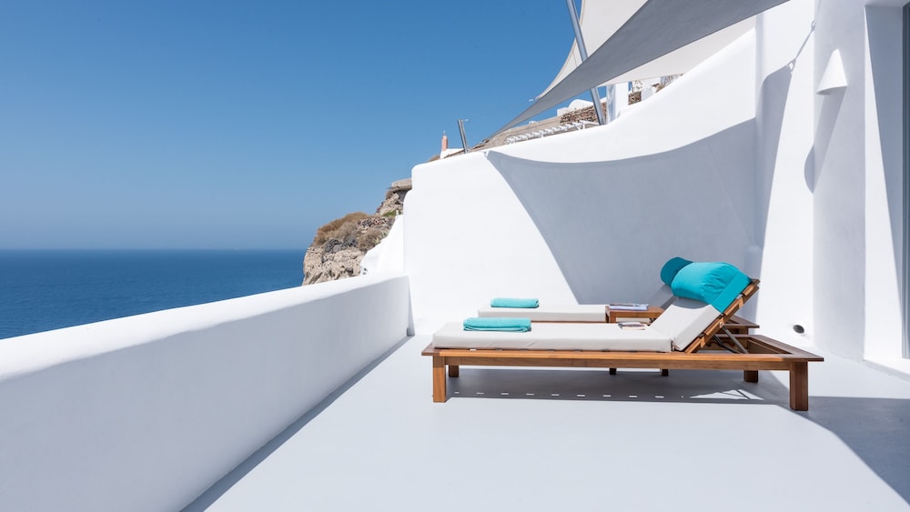 Maregio Suites — Hotel rooms in Oia, South Aegean