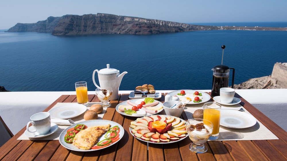 Maregio Suites — Restaurant & bars in Oia, South Aegean