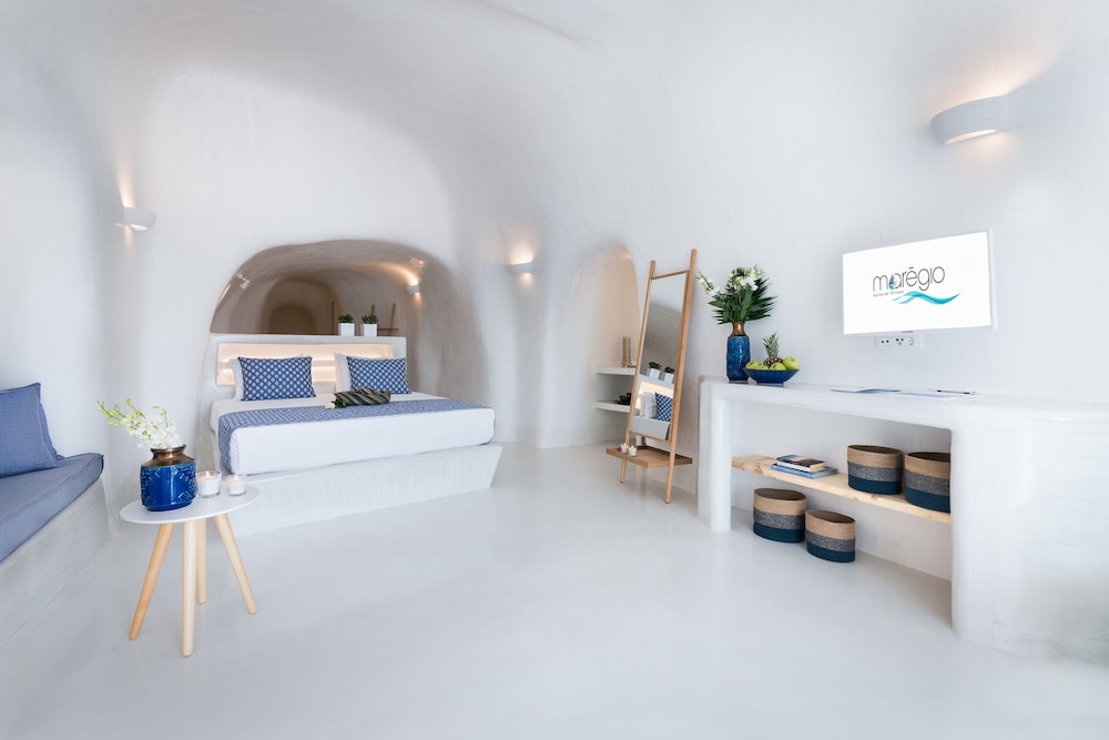 Maregio Suites — Hotel rooms in Oia, South Aegean