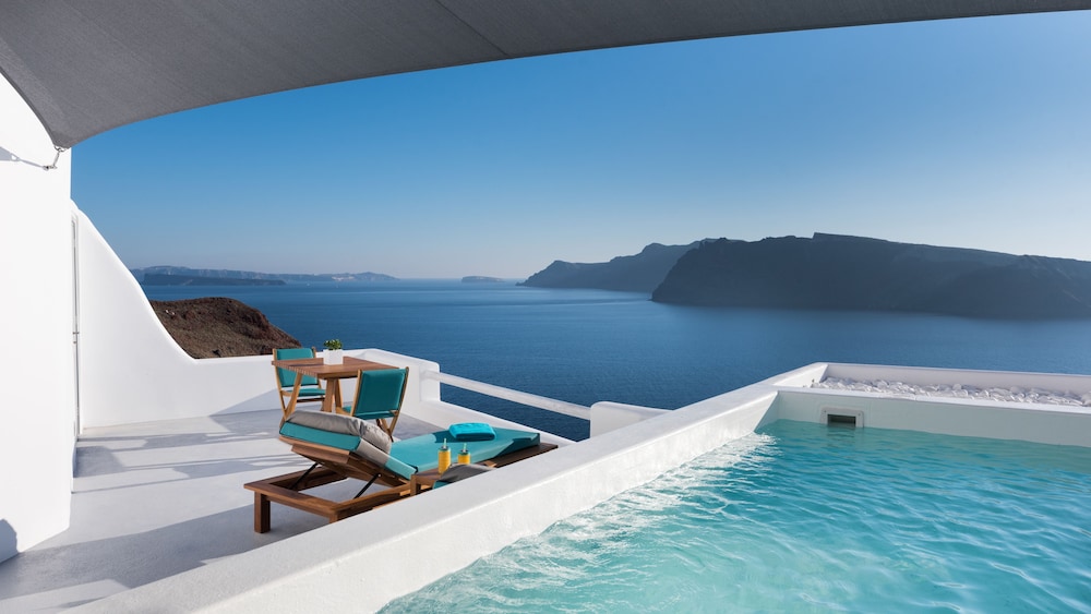 Maregio Suites — Main photo in Oia, South Aegean
