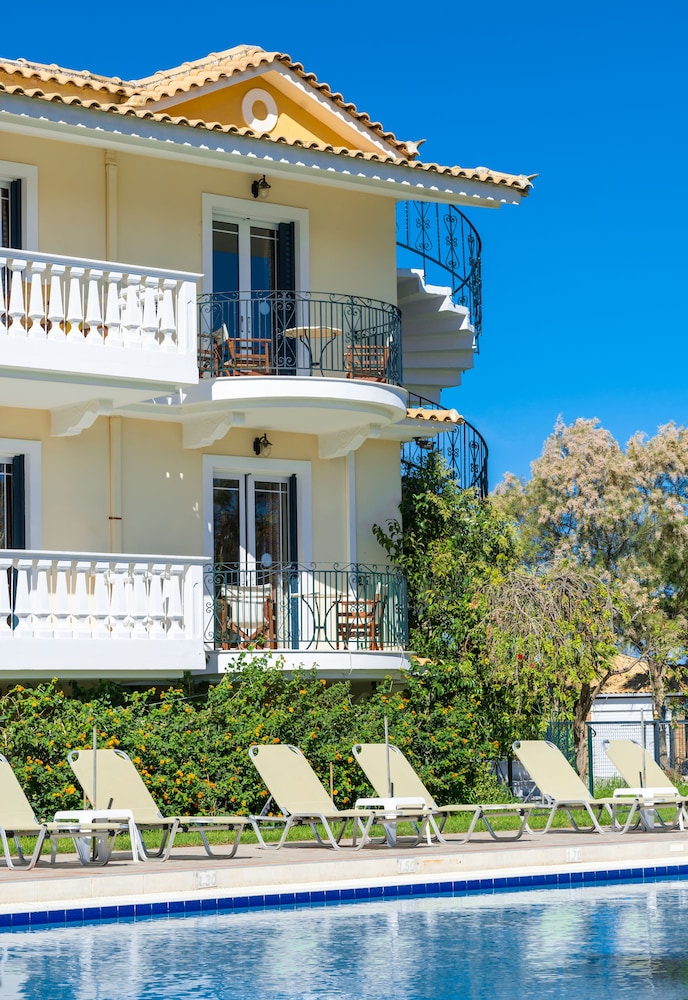 Ilios Hotel — Hotel building in Laganas, Ionian Islands