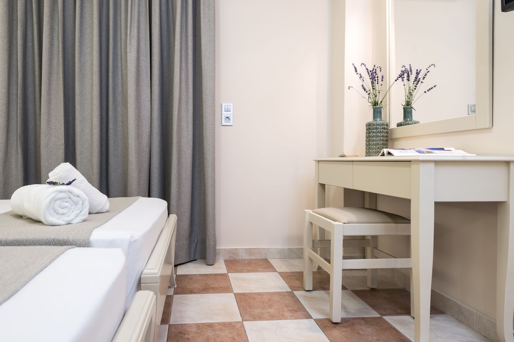 Ilios Hotel — Hotel rooms in Laganas, Ionian Islands