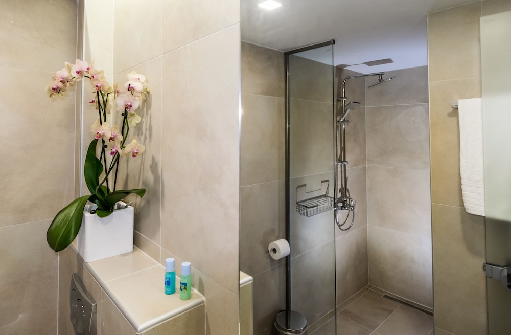 Ilios Hotel — Hotel rooms in Laganas, Ionian Islands