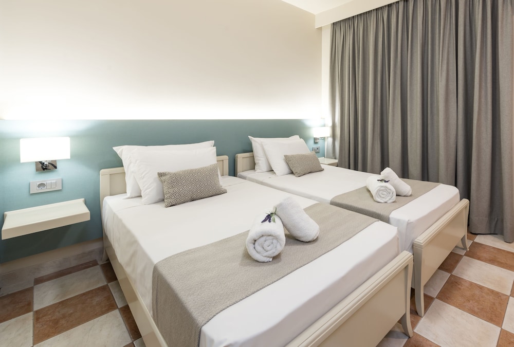 Ilios Hotel — Hotel rooms in Laganas, Ionian Islands