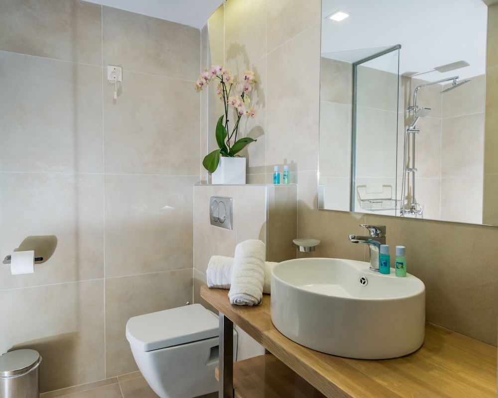 Ilios Hotel — Hotel rooms in Laganas, Ionian Islands