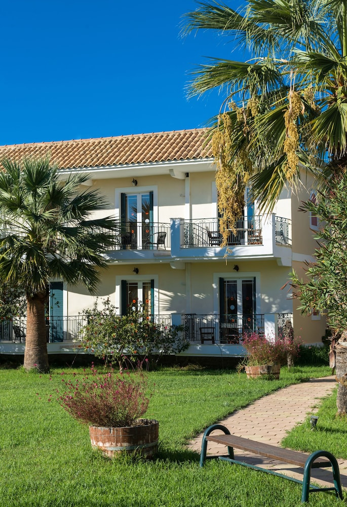 Ilios Hotel — Hotel building in Laganas, Ionian Islands