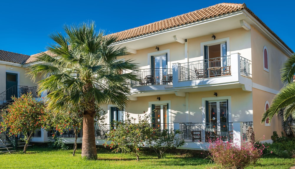 Ilios Hotel — Hotel building in Laganas, Ionian Islands