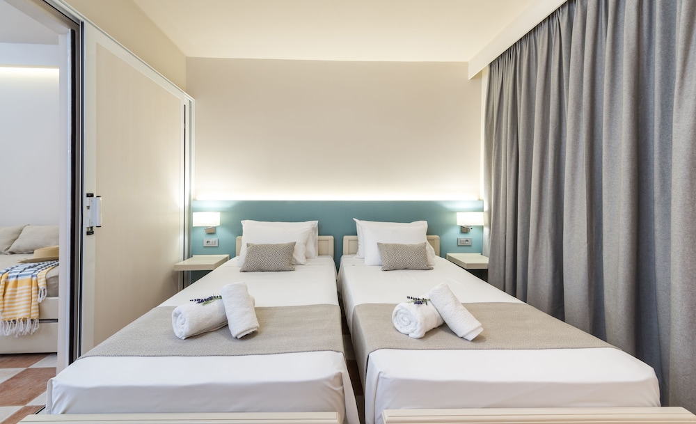 Ilios Hotel — Hotel rooms in Laganas, Ionian Islands