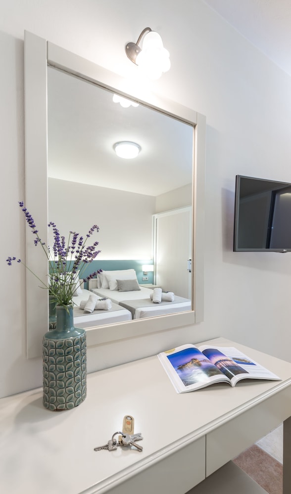 Ilios Hotel — Hotel rooms in Laganas, Ionian Islands