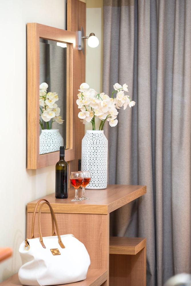 Ilios Hotel — Hotel rooms in Laganas, Ionian Islands