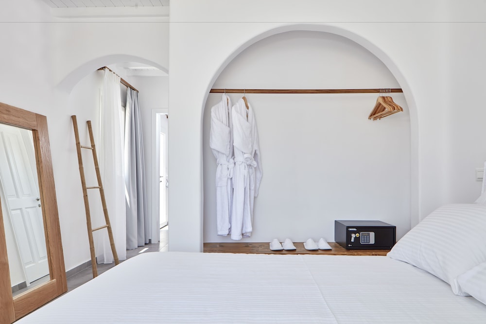 Mykonos Waves Beach House & Suites — Hotel rooms in Ornos, South Aegean
