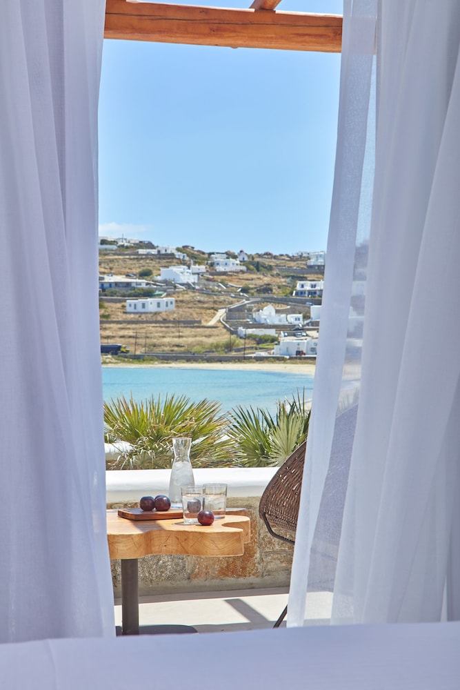 Mykonos Waves Beach House & Suites — Hotel rooms in Ornos, South Aegean