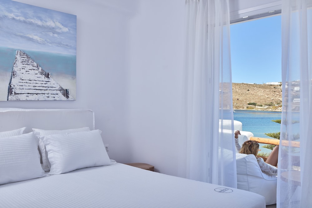 Mykonos Waves Beach House & Suites — Hotel rooms in Ornos, South Aegean