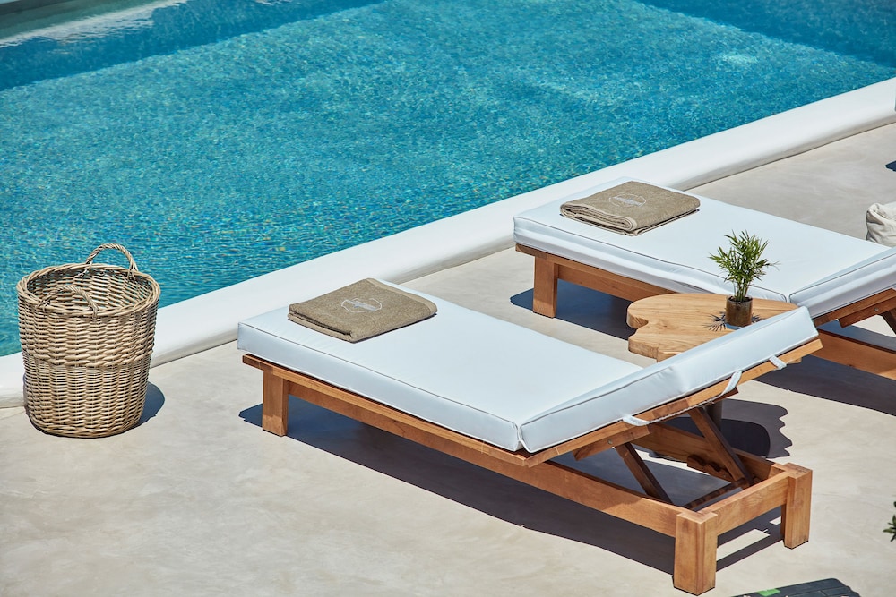Mykonos Waves Beach House & Suites — Swimming pool in Ornos, South Aegean