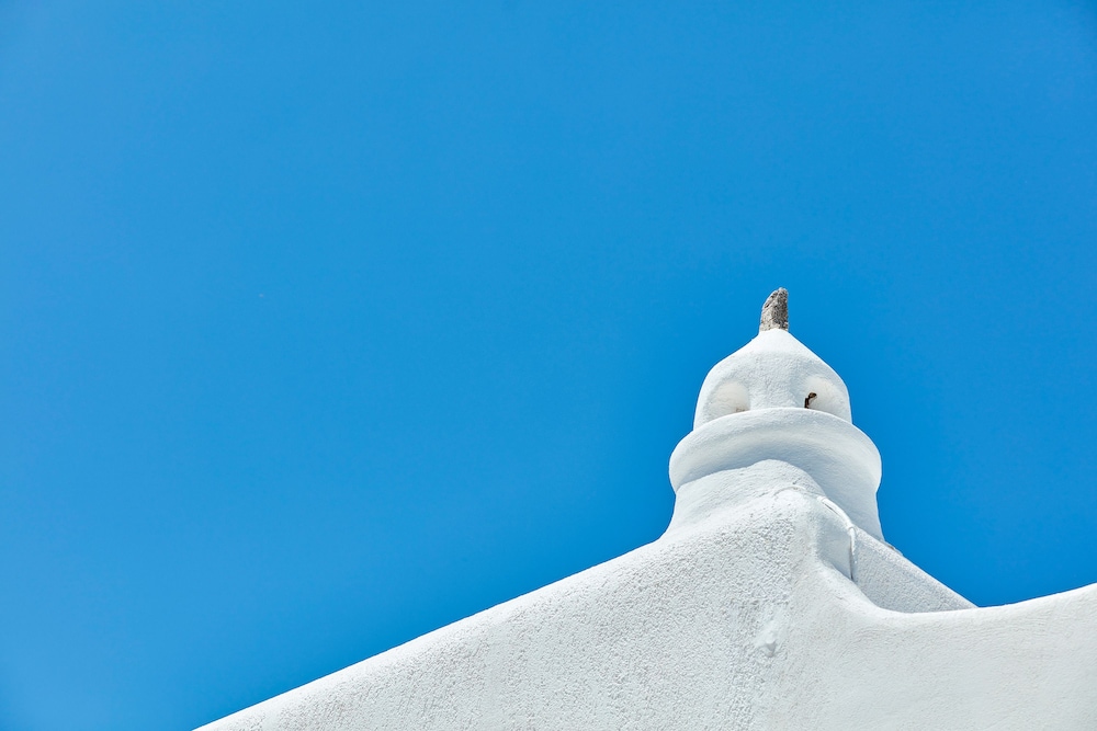 Mykonos Waves Beach House & Suites — Hotel building in Ornos, South Aegean