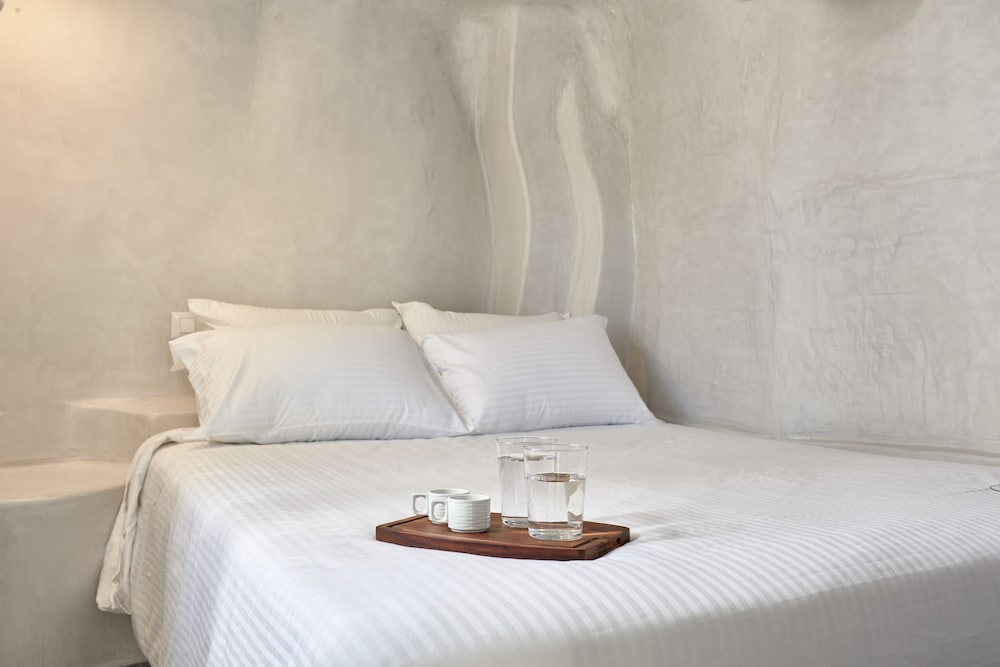 Mykonos Waves Beach House & Suites — Hotel rooms in Ornos, South Aegean