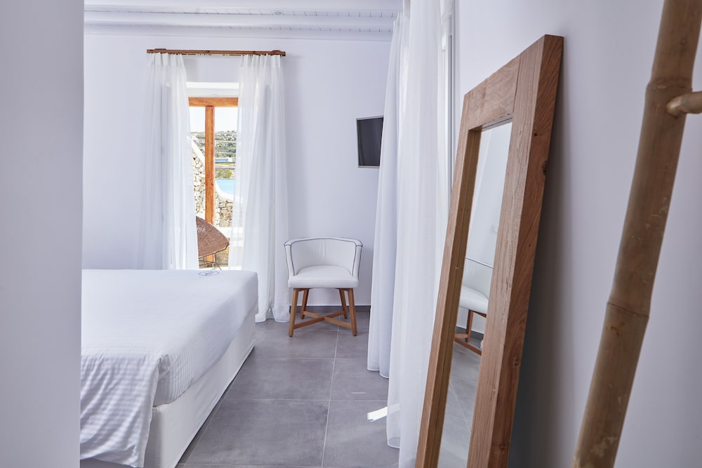 Mykonos Waves Beach House & Suites — Hotel rooms in Ornos, South Aegean