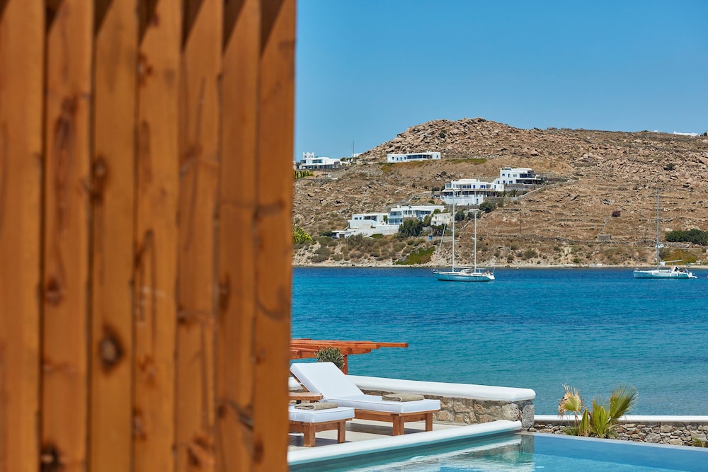 Mykonos Waves Beach House & Suites — Swimming pool in Ornos, South Aegean