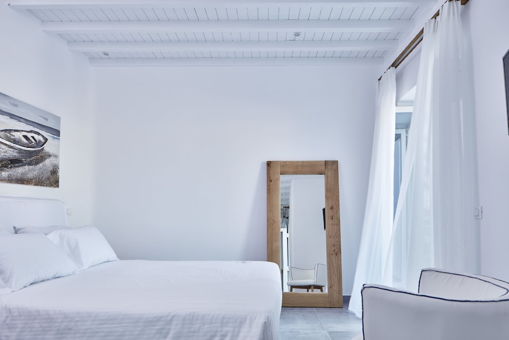 Mykonos Waves Beach House & Suites — Hotel rooms in Ornos, South Aegean