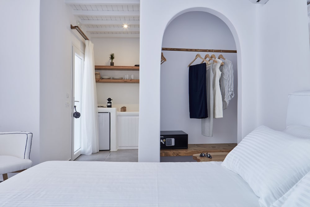 Mykonos Waves Beach House & Suites — Hotel rooms in Ornos, South Aegean