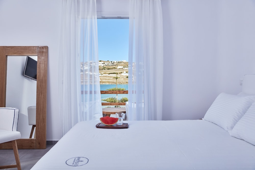 Mykonos Waves Beach House & Suites — Hotel rooms in Ornos, South Aegean