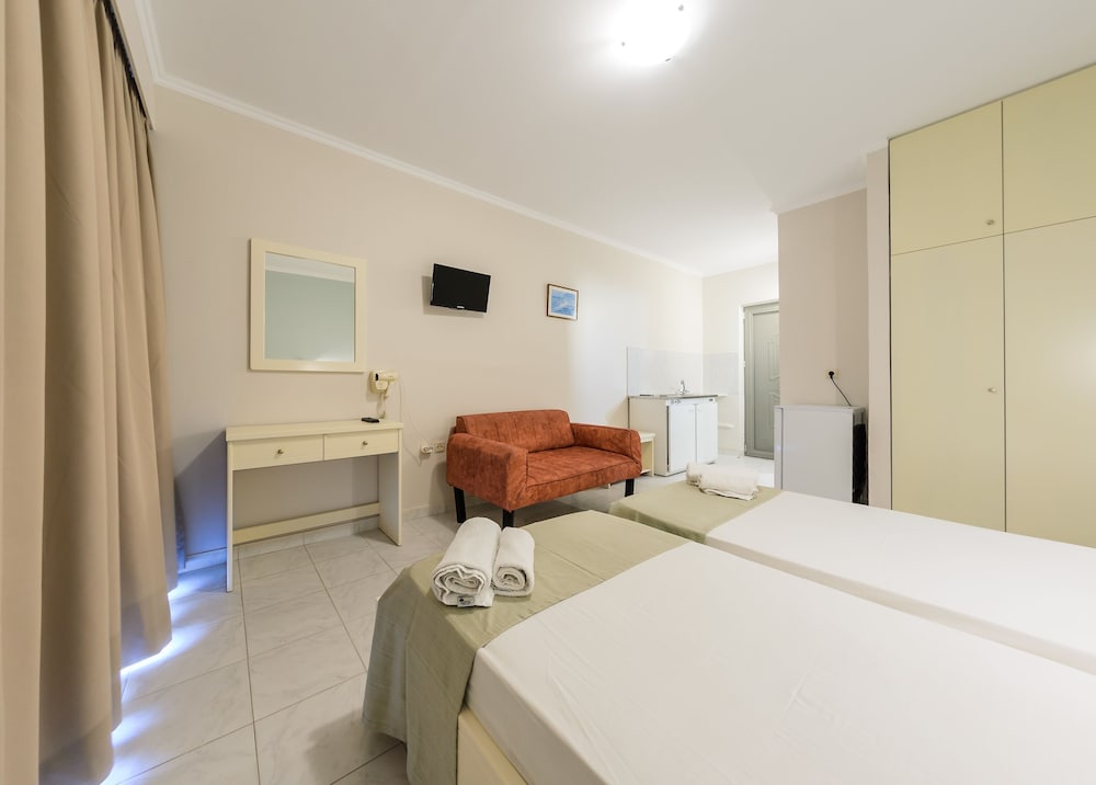Karras Livin — Hotel rooms in Laganas, Ionian Islands