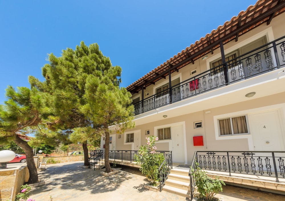 Karras Livin — Hotel building in Laganas, Ionian Islands
