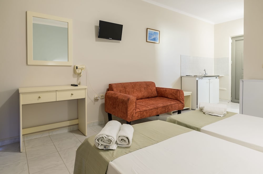 Karras Livin — Hotel rooms in Laganas, Ionian Islands