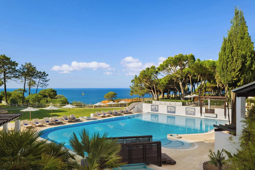 Pine Cliffs Residence, a Luxury Collection Resort, Algarve — Swimming pool in Albufeira, Faro